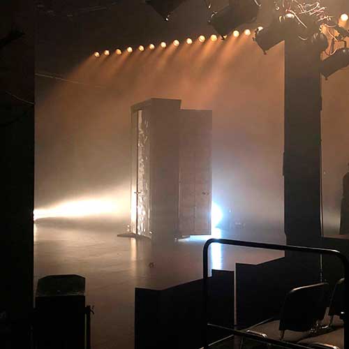 Bühnenbild: Das Portal für Macbeth auf Kampnagel, Bühnenbau, Bühnengestaltung | B-Eins | Mehr als Werbetechnik